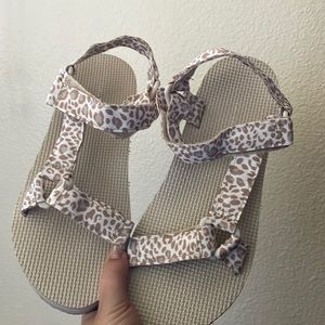 Platform leopard sandals